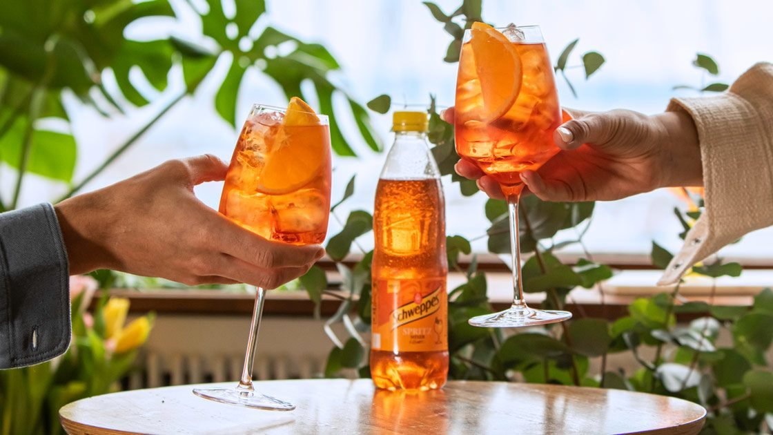 Schweppes Spritz Mixer sätter ”spritz” på drinken
