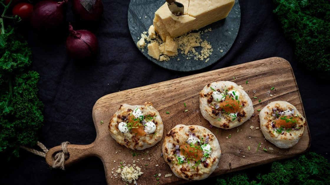 Små löjromspizzor med Västerbottensost