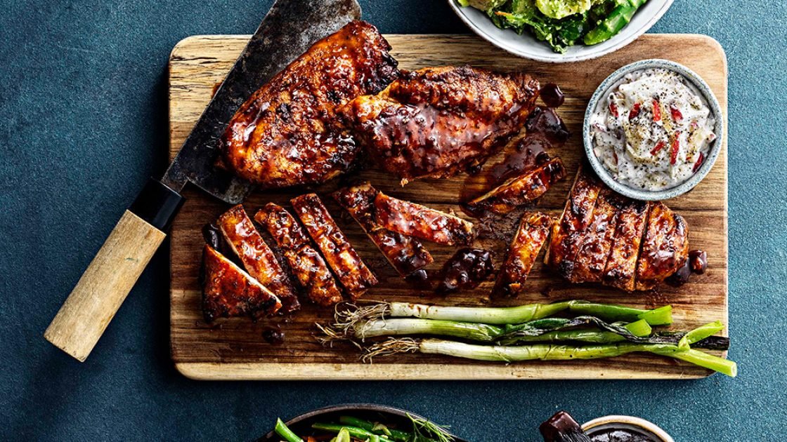 BBQ minutfilé grillkrydda med färskpotatissallad och korianderpesto