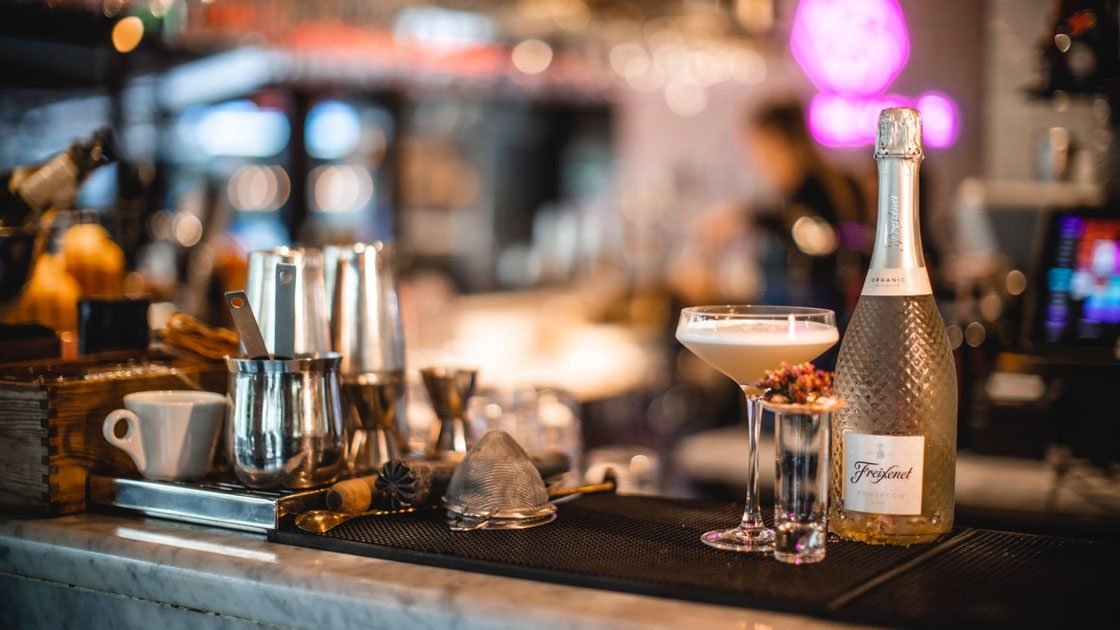 Drinken En Klassiker framhäver det vackra med hösten