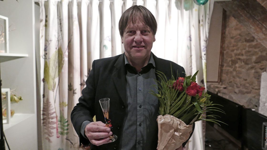 Hasse Nilsson är Årets Svenska Mästare i nyskrivna snapsvisor 2021 med visan ”Värmebölja”