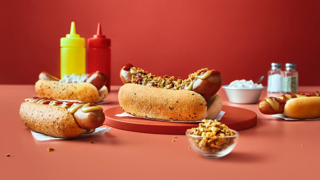 Korven, brödet och tillbehöret – en kartläggning av svenskarnas korvvanor