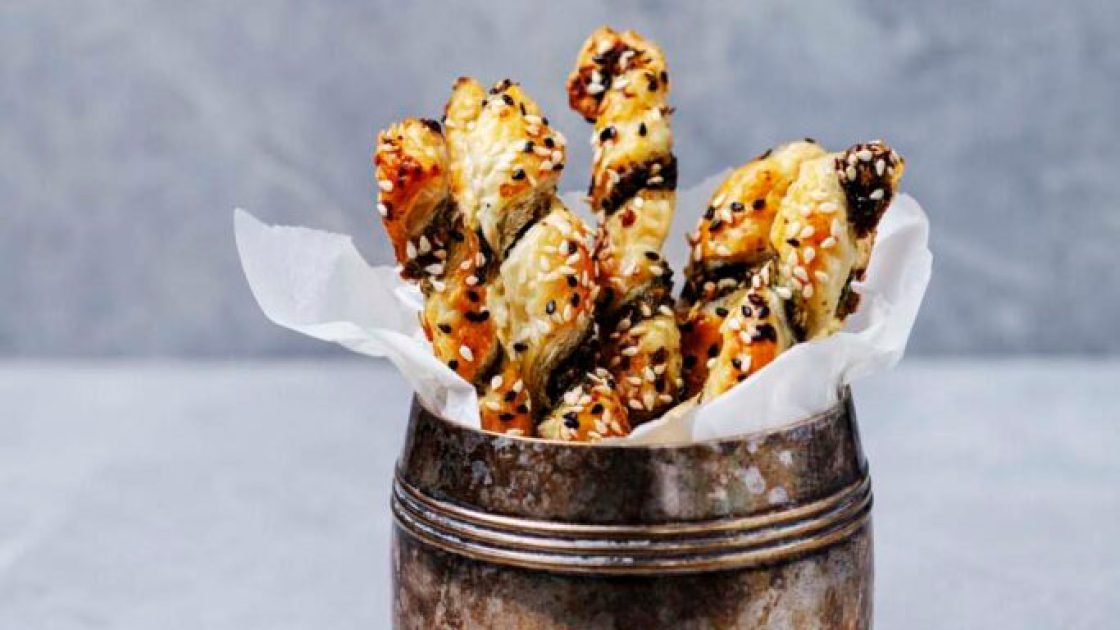 Tvinnade smördegspinnar med Örtpesto Grönkål